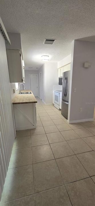 For Rent: $1,950 (2 beds, 2 baths, 922 Square Feet)