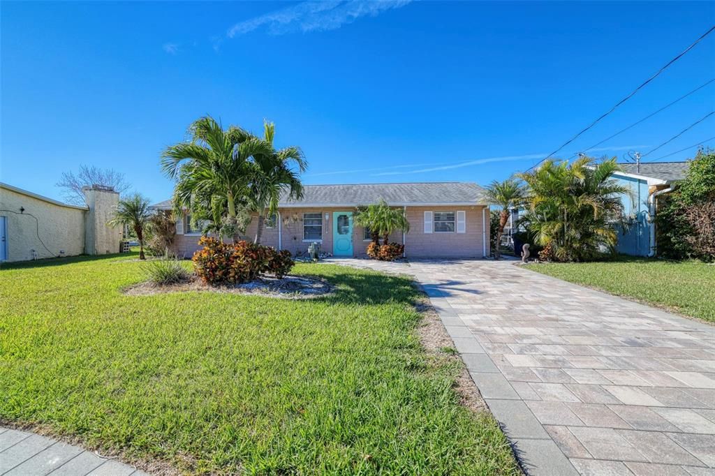 For Sale: $330,000 (4 beds, 2 baths, 1700 Square Feet)