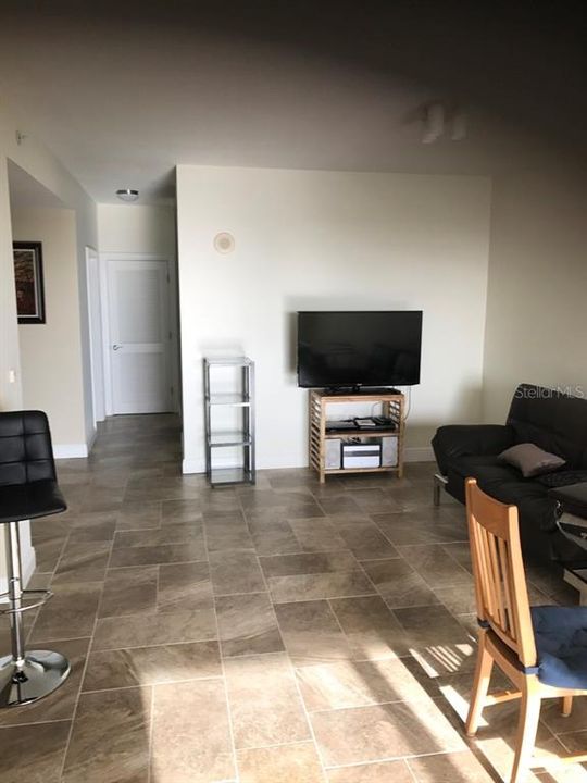 For Rent: $2,150 (1 beds, 2 baths, 1187 Square Feet)