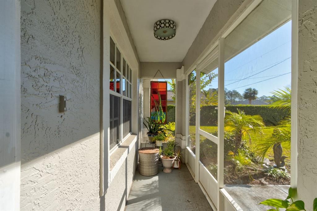 For Sale: $349,500 (3 beds, 2 baths, 1076 Square Feet)