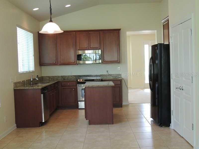 For Rent: $2,750 (3 beds, 2 baths, 2163 Square Feet)