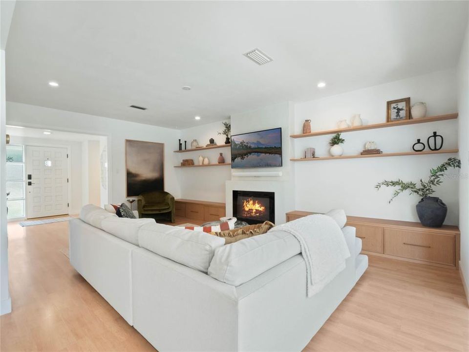 For Sale: $499,000 (3 beds, 2 baths, 1719 Square Feet)