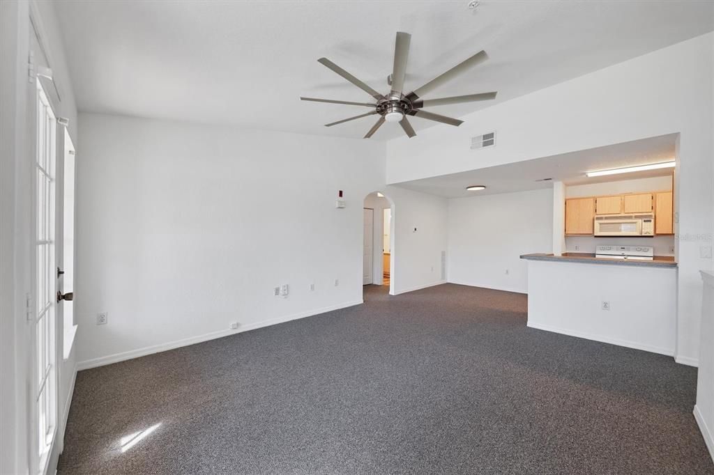 Active With Contract: $159,000 (1 beds, 1 baths, 752 Square Feet)