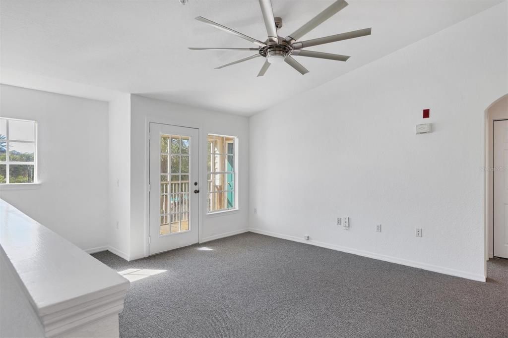 Active With Contract: $159,000 (1 beds, 1 baths, 752 Square Feet)