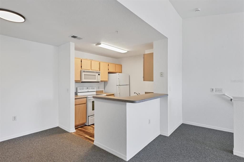 Active With Contract: $159,000 (1 beds, 1 baths, 752 Square Feet)