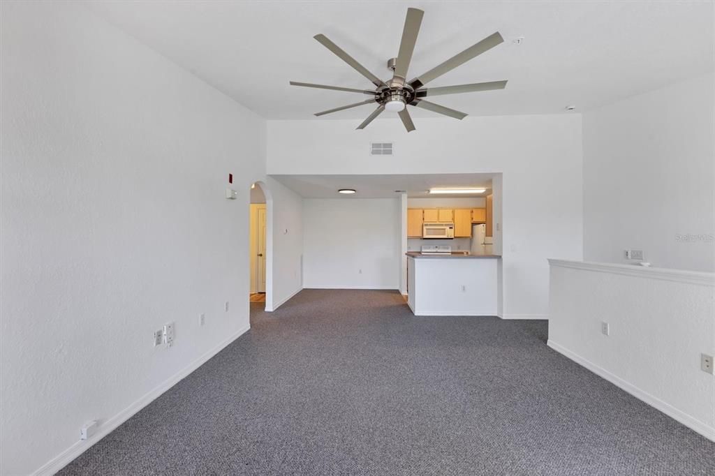 Active With Contract: $159,000 (1 beds, 1 baths, 752 Square Feet)