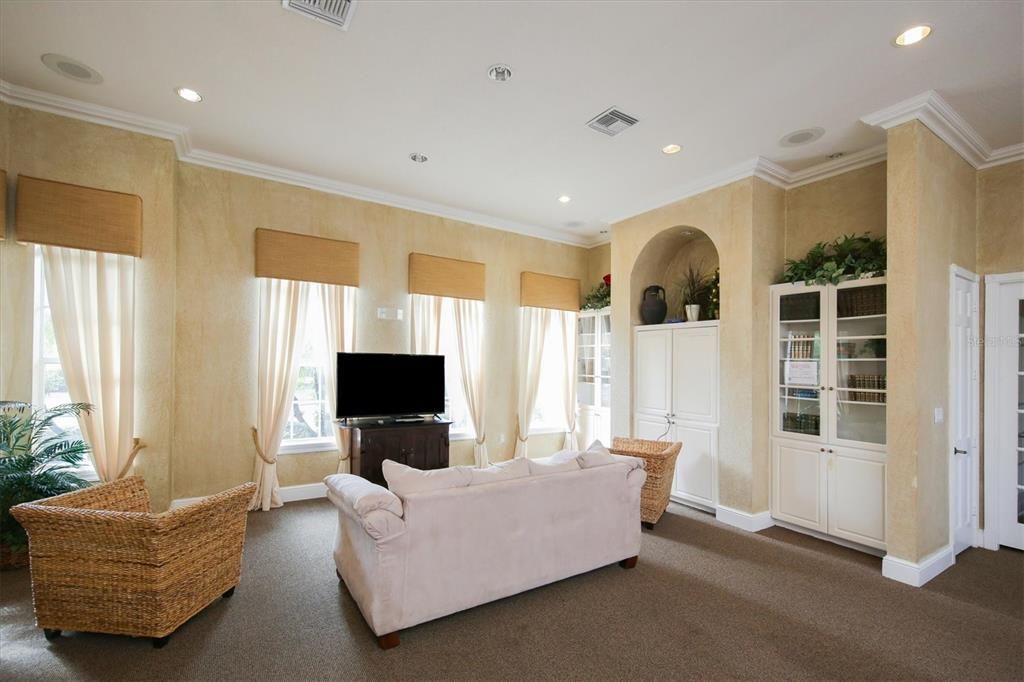 Active With Contract: $159,000 (1 beds, 1 baths, 752 Square Feet)