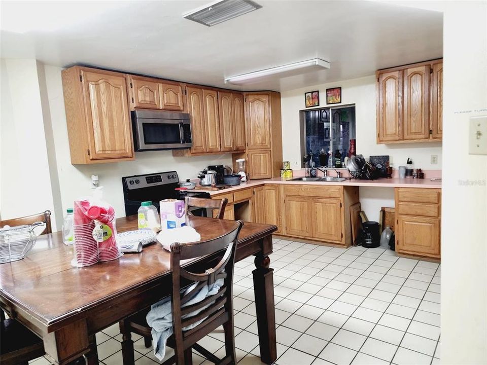 For Sale: $299,900 (0 beds, 0 baths, 1282 Square Feet)