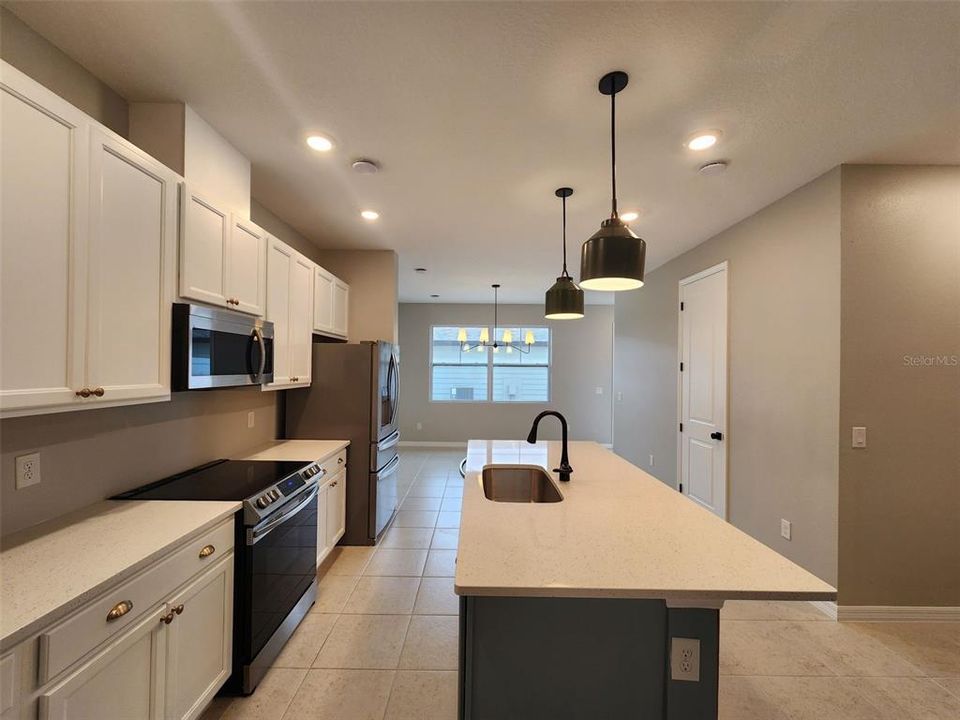 For Rent: $2,645 (3 beds, 2 baths, 1584 Square Feet)