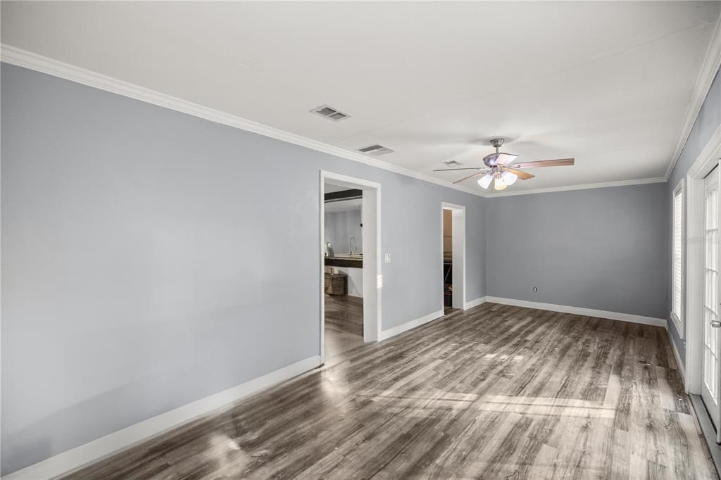 For Sale: $263,500 (3 beds, 2 baths, 1543 Square Feet)