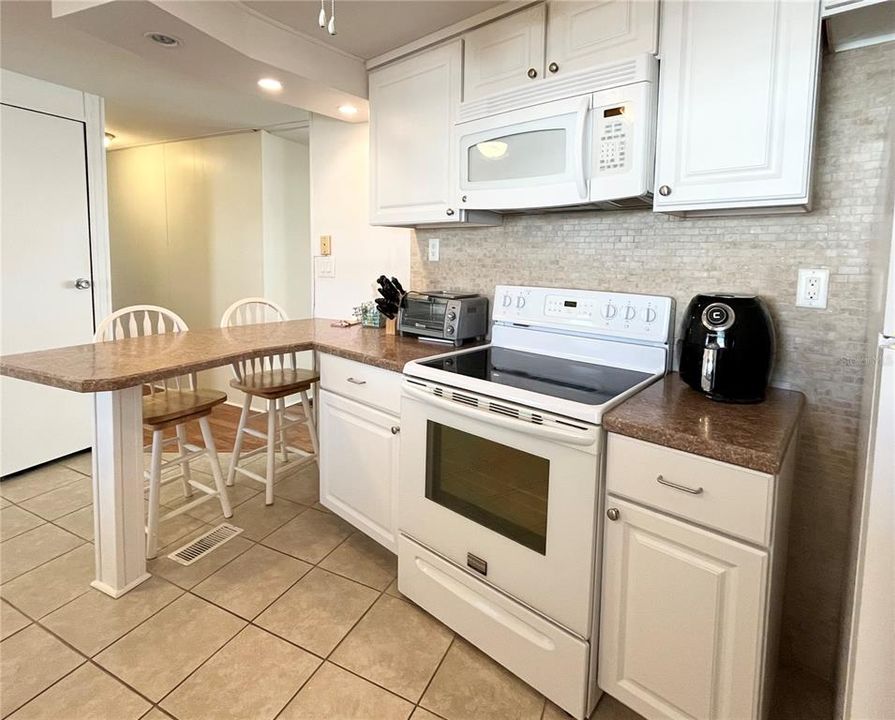 For Sale: $167,000 (2 beds, 2 baths, 1127 Square Feet)