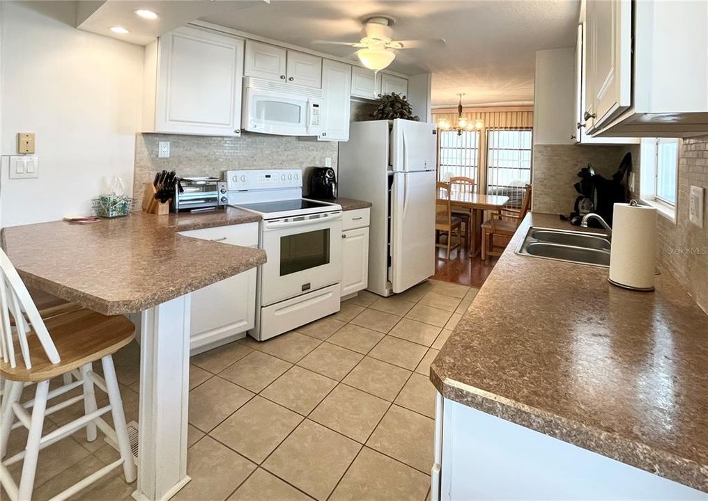 For Sale: $167,000 (2 beds, 2 baths, 1127 Square Feet)