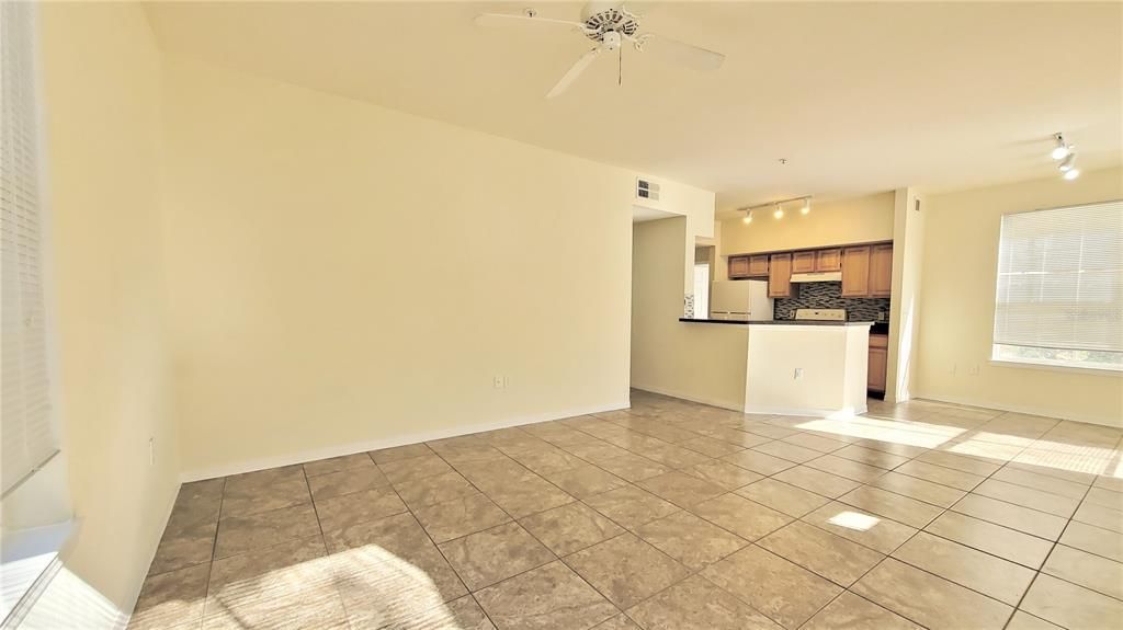 For Rent: $1,525 (2 beds, 2 baths, 1077 Square Feet)