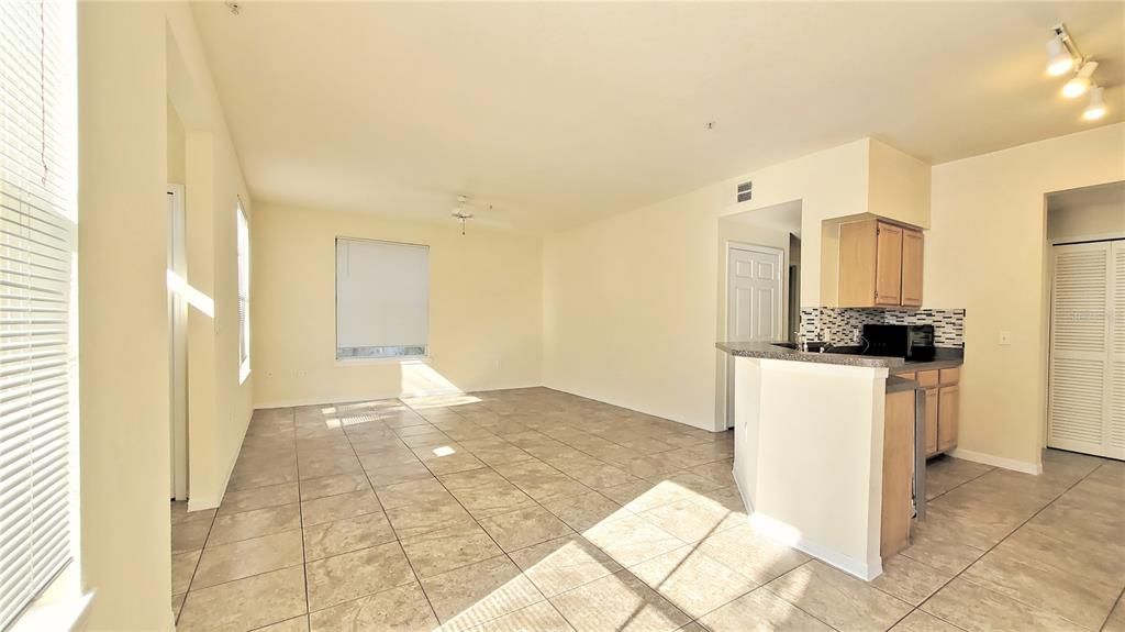 For Rent: $1,525 (2 beds, 2 baths, 1077 Square Feet)