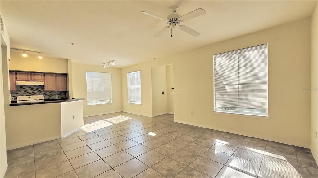 For Rent: $1,525 (2 beds, 2 baths, 1077 Square Feet)