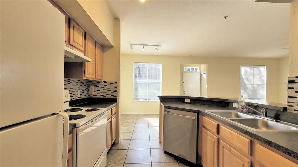 For Rent: $1,525 (2 beds, 2 baths, 1077 Square Feet)