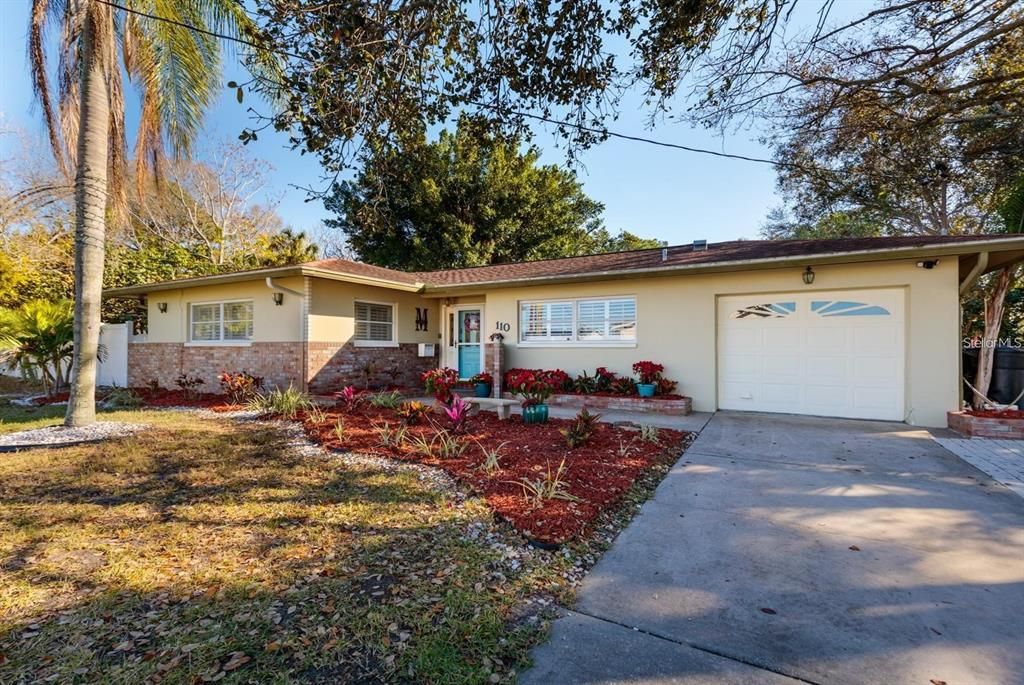 For Sale: $349,900 (3 beds, 2 baths, 1399 Square Feet)