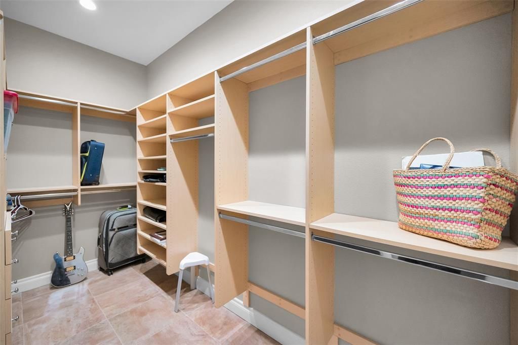 For Sale: $2,500,000 (4 beds, 4 baths, 5256 Square Feet)