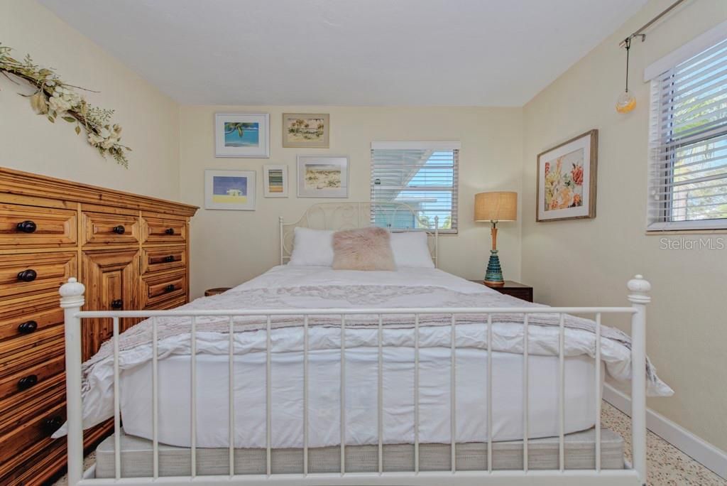 For Sale: $425,000 (3 beds, 2 baths, 1554 Square Feet)