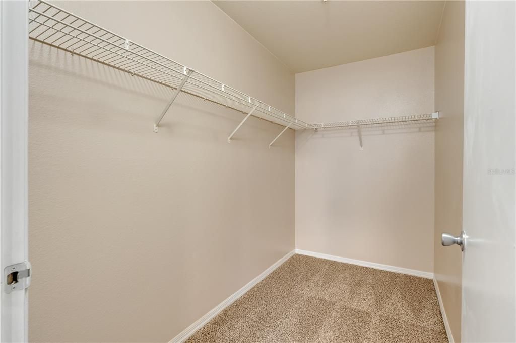 For Sale: $180,000 (1 beds, 1 baths, 842 Square Feet)