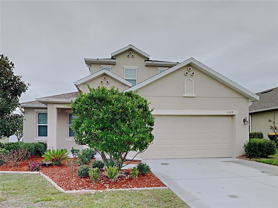 For Rent: $2,695 (4 beds, 3 baths, 2700 Square Feet)