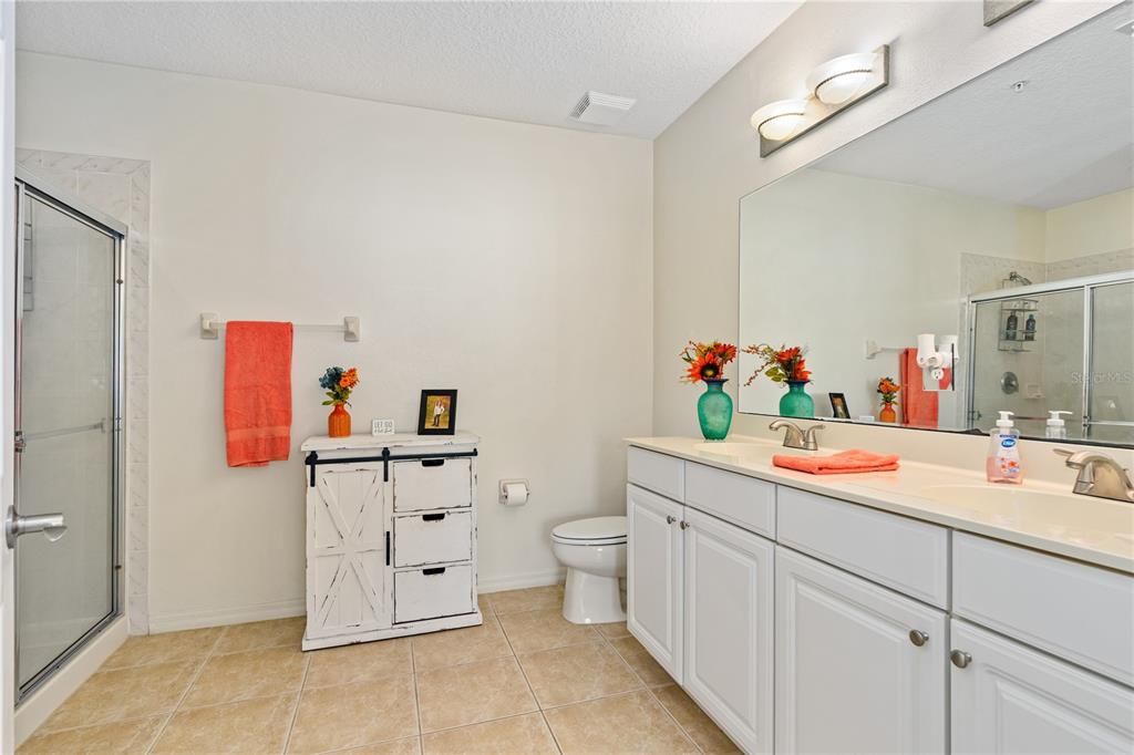 For Sale: $349,900 (2 beds, 2 baths, 1238 Square Feet)