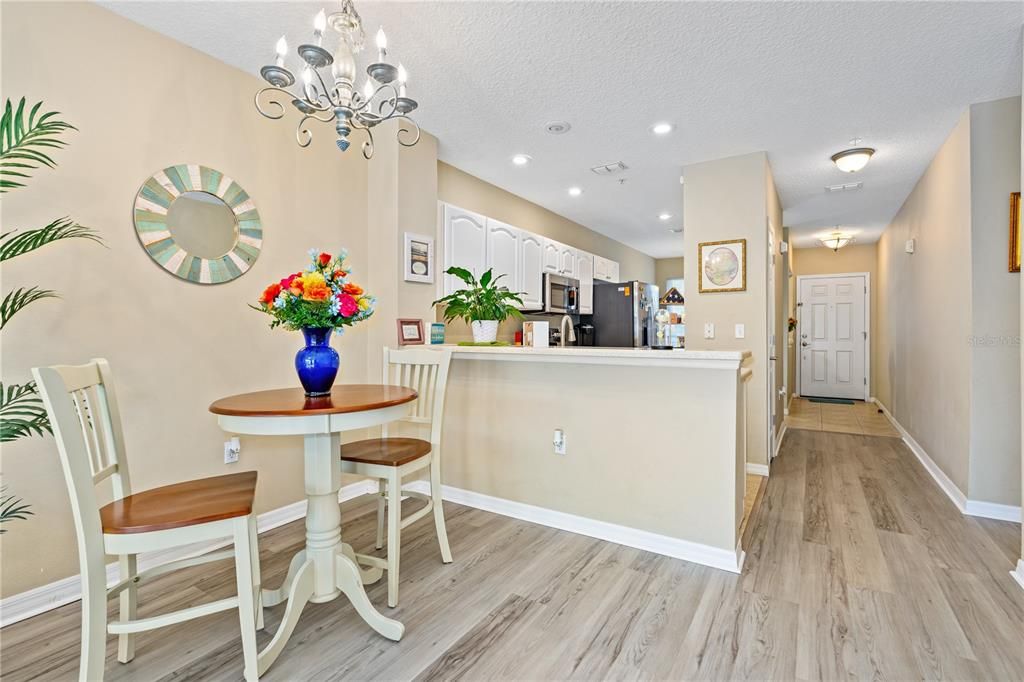 For Sale: $349,900 (2 beds, 2 baths, 1238 Square Feet)