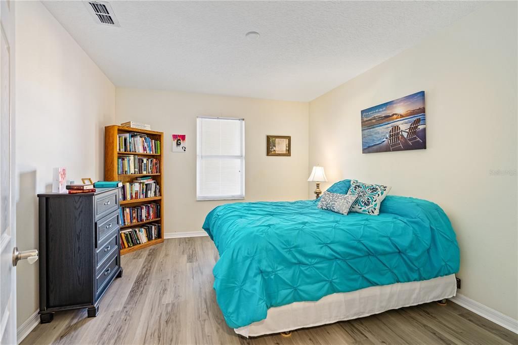 For Sale: $349,900 (2 beds, 2 baths, 1238 Square Feet)