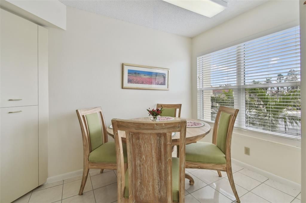 For Sale: $379,000 (2 beds, 2 baths, 1070 Square Feet)