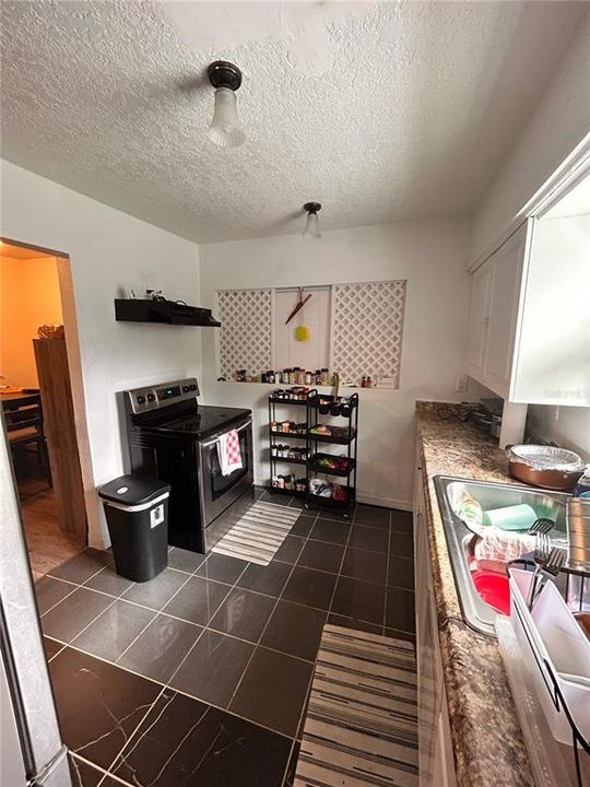 For Sale: $200,000 (2 beds, 1 baths, 1050 Square Feet)