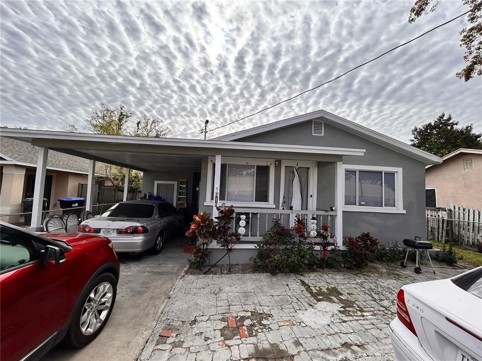 For Sale: $200,000 (2 beds, 1 baths, 1050 Square Feet)