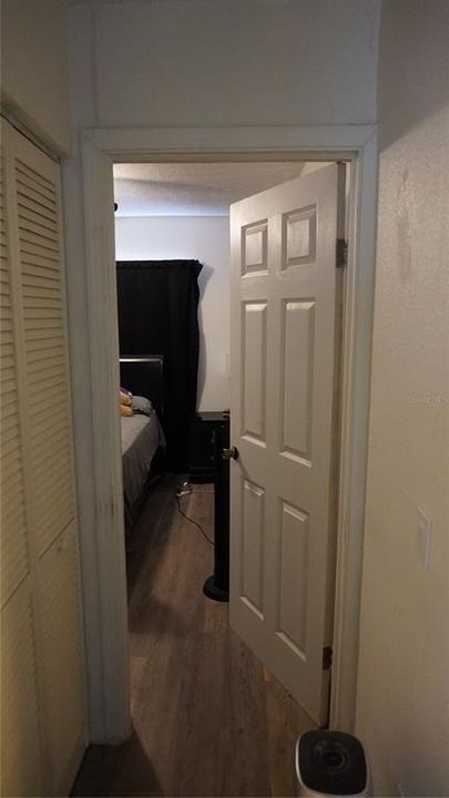 For Sale: $200,000 (2 beds, 1 baths, 1050 Square Feet)