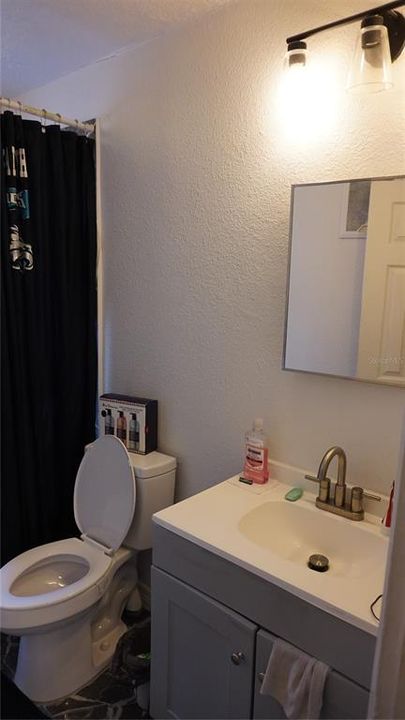 For Sale: $200,000 (2 beds, 1 baths, 1050 Square Feet)