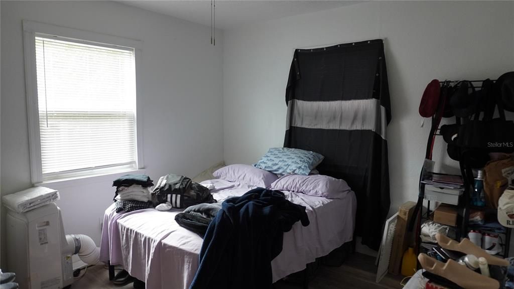 For Sale: $200,000 (2 beds, 1 baths, 1050 Square Feet)