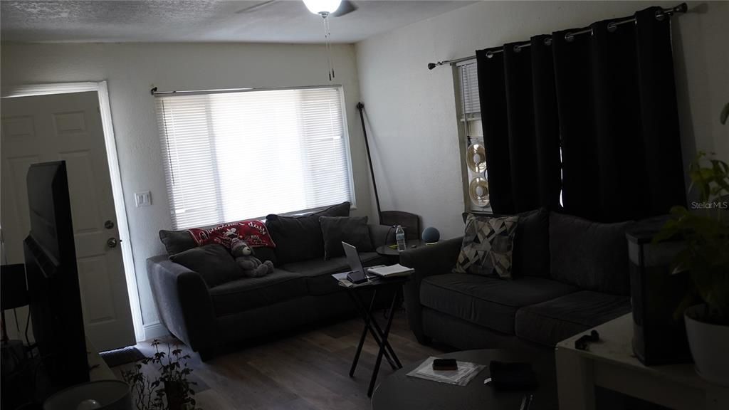 For Sale: $200,000 (2 beds, 1 baths, 1050 Square Feet)