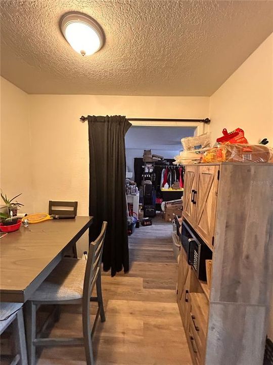 For Sale: $200,000 (2 beds, 1 baths, 1050 Square Feet)