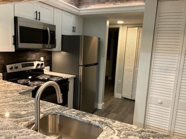 For Rent: $1,650 (2 beds, 1 baths, 929 Square Feet)