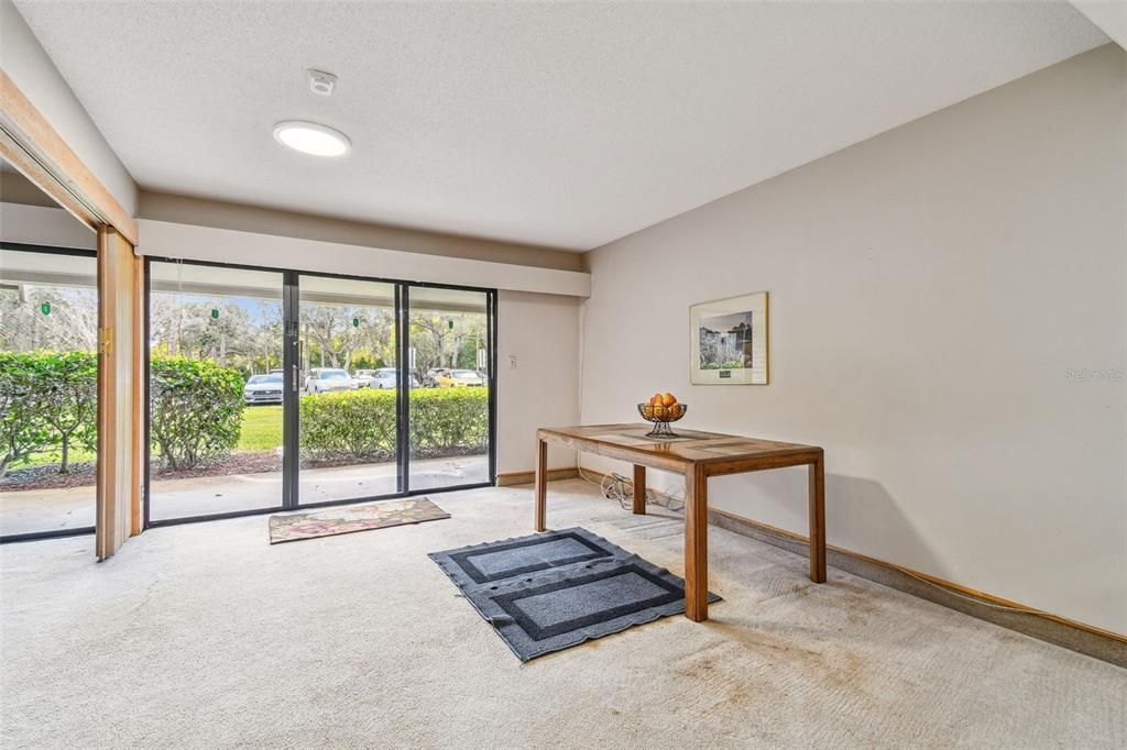 合同活跃: $143,000 (1 贝兹, 1 浴室, 610 平方英尺)