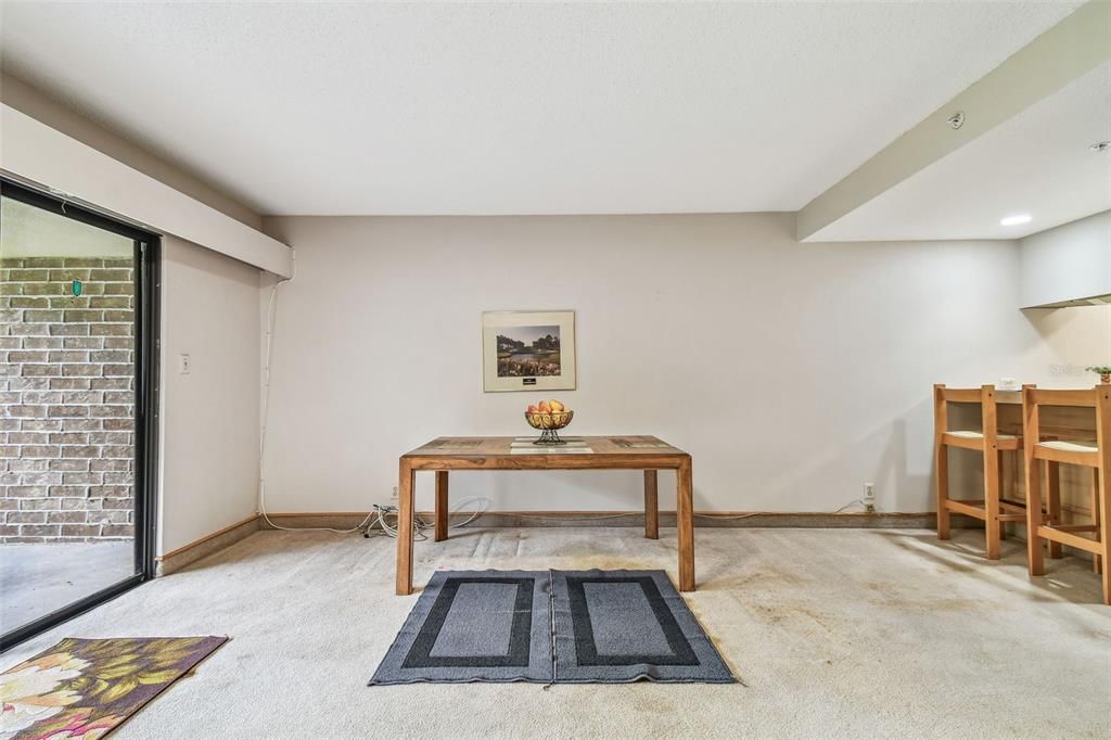 合同活跃: $143,000 (1 贝兹, 1 浴室, 610 平方英尺)