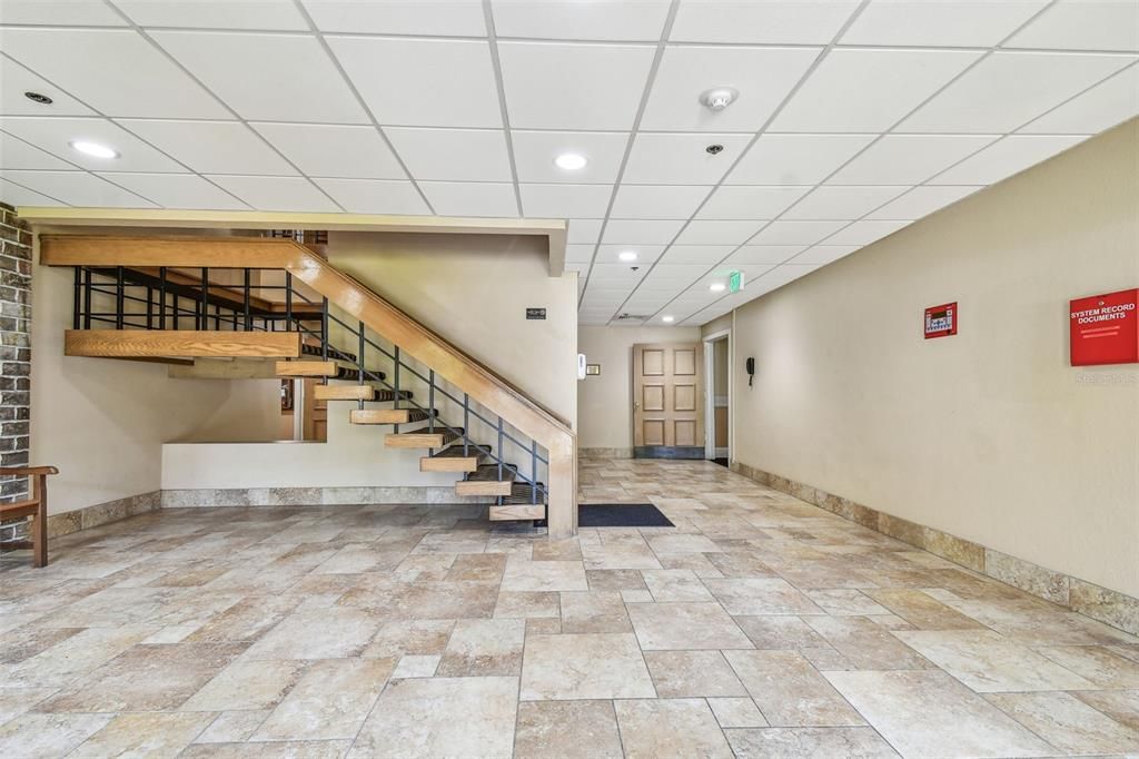 合同活跃: $143,000 (1 贝兹, 1 浴室, 610 平方英尺)