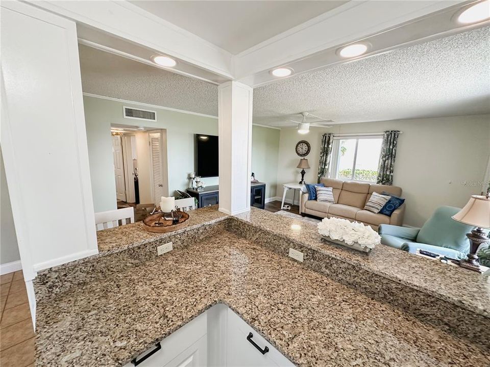 For Sale: $159,000 (2 beds, 2 baths, 816 Square Feet)