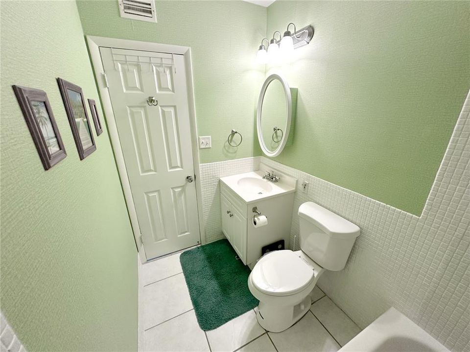 For Sale: $159,000 (2 beds, 2 baths, 816 Square Feet)