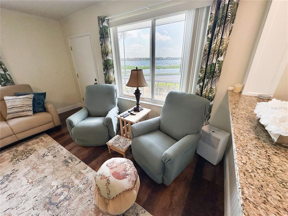 For Sale: $159,000 (2 beds, 2 baths, 816 Square Feet)