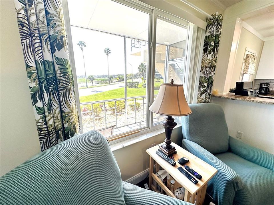 For Sale: $159,000 (2 beds, 2 baths, 816 Square Feet)