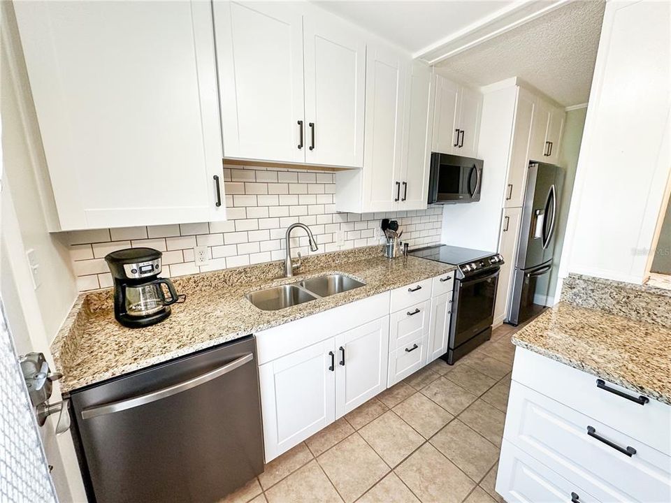 For Sale: $159,000 (2 beds, 2 baths, 816 Square Feet)