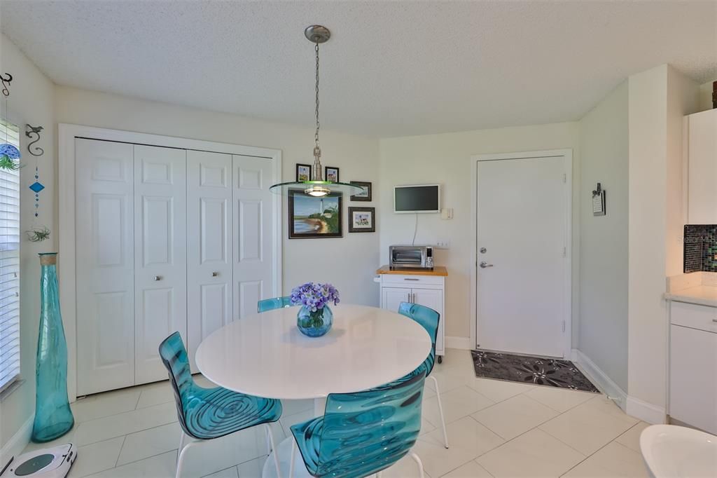 For Sale: $449,900 (3 beds, 2 baths, 1704 Square Feet)