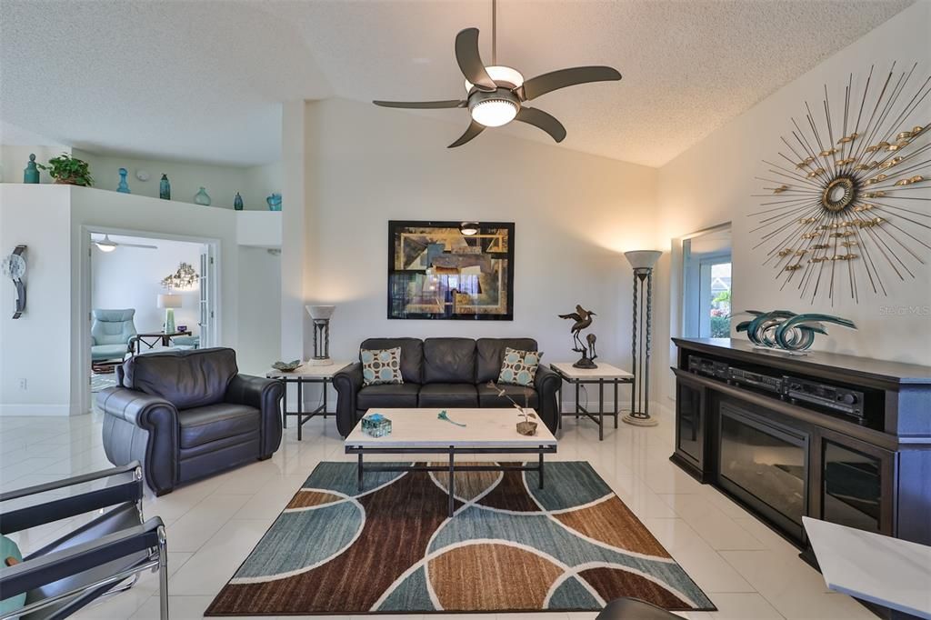 For Sale: $449,900 (3 beds, 2 baths, 1704 Square Feet)