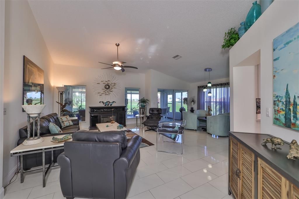 For Sale: $449,900 (3 beds, 2 baths, 1704 Square Feet)