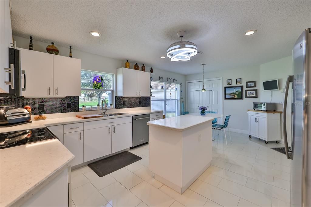 For Sale: $449,900 (3 beds, 2 baths, 1704 Square Feet)