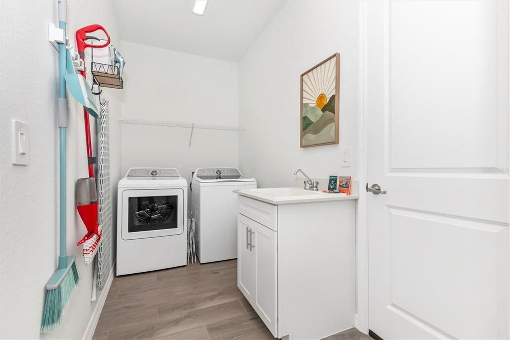 出租: $3,500 (4 贝兹, 2 浴室, 2223 平方英尺)